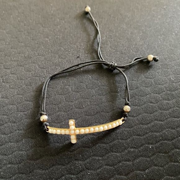 Vintage pearl covered cross adjustable bracelet - Picture 2 of 6